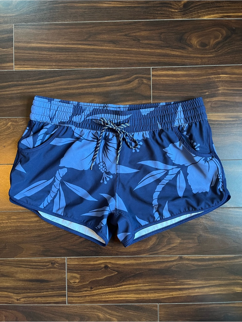 Haven’t Hawaii Women’s Navy & Periwinkle Floral Print Board Shorts, XL, EUC